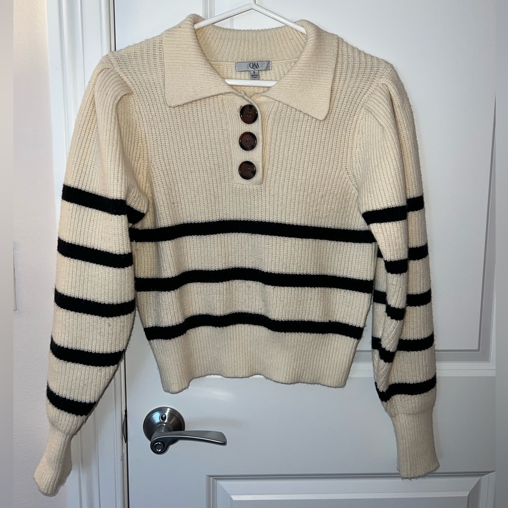 Striped sweater, collar, puffy sleeves. Size S